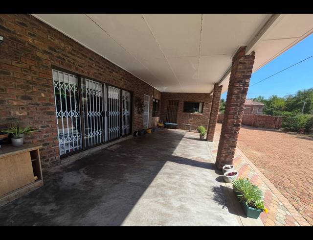 5 BEDROOM HOUSE FOR SALE IN DANA BAY